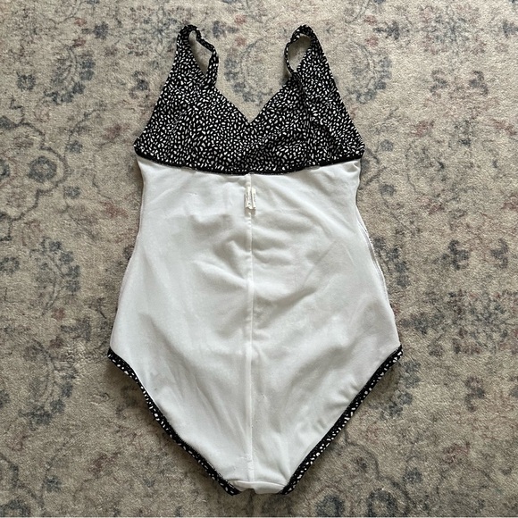 Speedo Black & White Pattern One Piece Swimsuit #4 - Picture 8 of 10